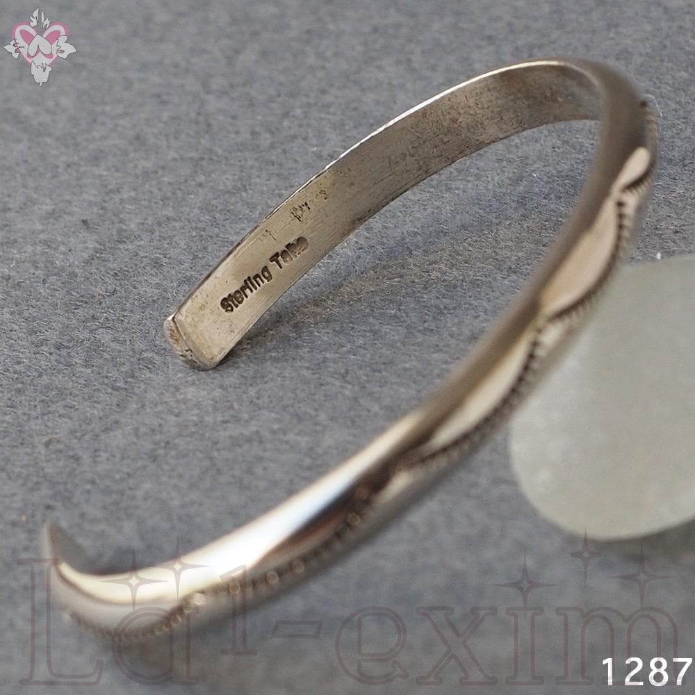 美品 インディアンジュエリー ナバホ TAHE 刻印 シルバー 純銀製 バングル