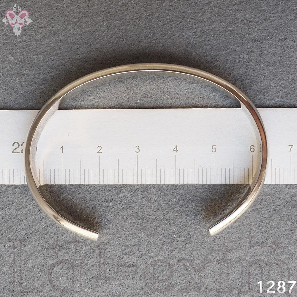 美品 インディアンジュエリー ナバホ TAHE 刻印 シルバー 純銀製 バングル