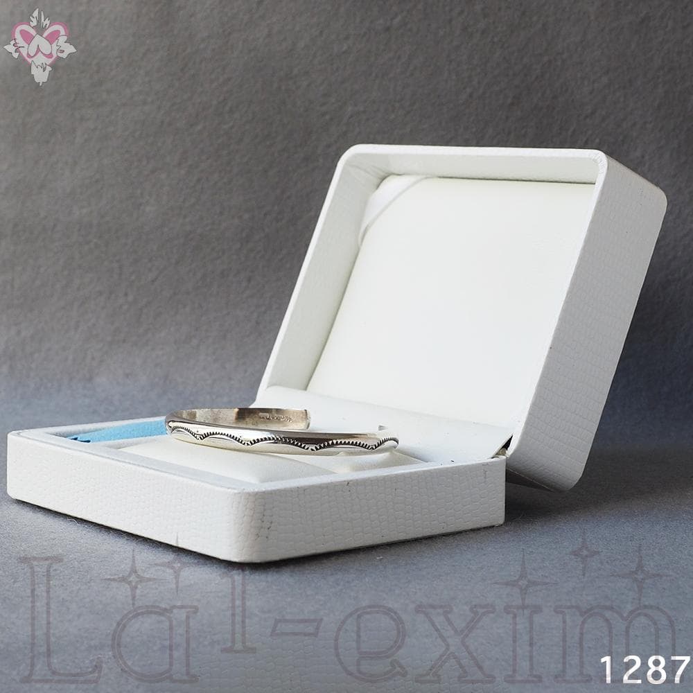 美品 インディアンジュエリー ナバホ TAHE 刻印 シルバー 純銀製 バングル