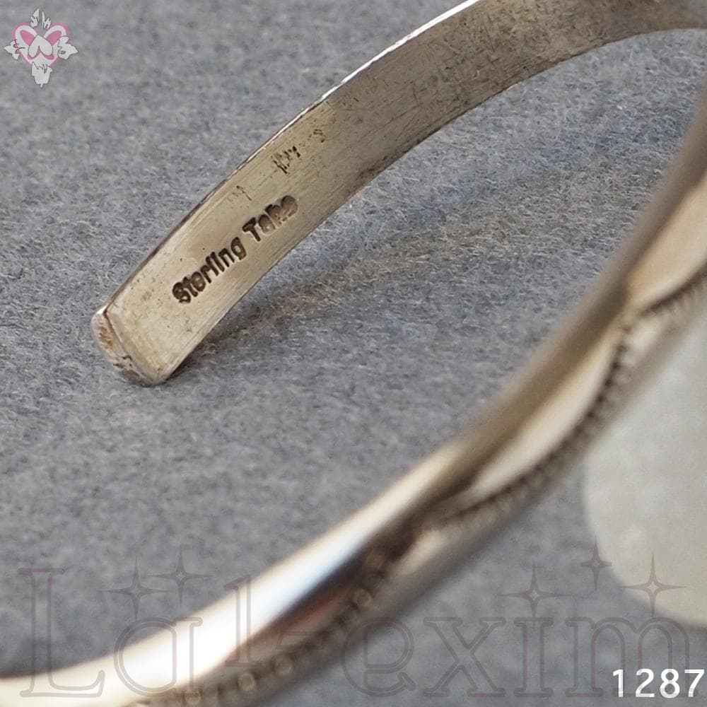 美品 インディアンジュエリー ナバホ TAHE 刻印 シルバー 純銀製 バングル