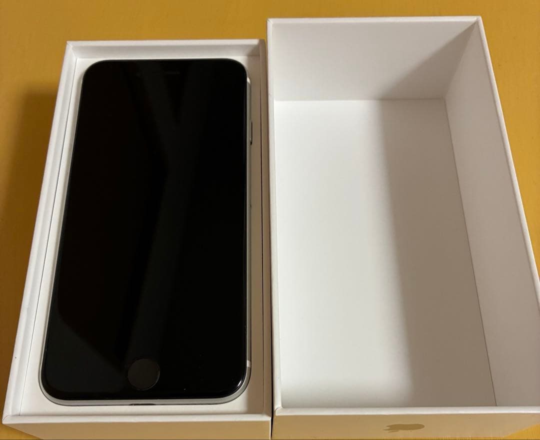 【美品・カメラ難あり】iPhone SE2 128GB SIMフリー