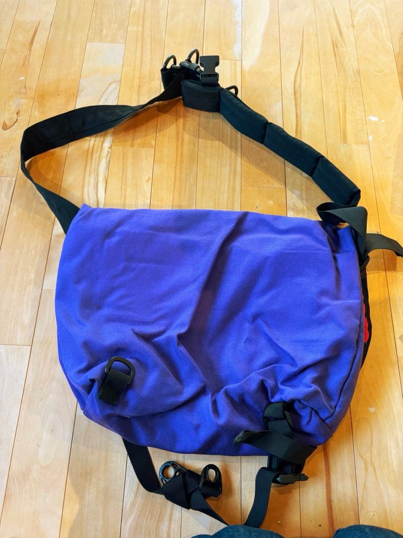 PAC 紫色ナイロンメッセンジャーバッグ