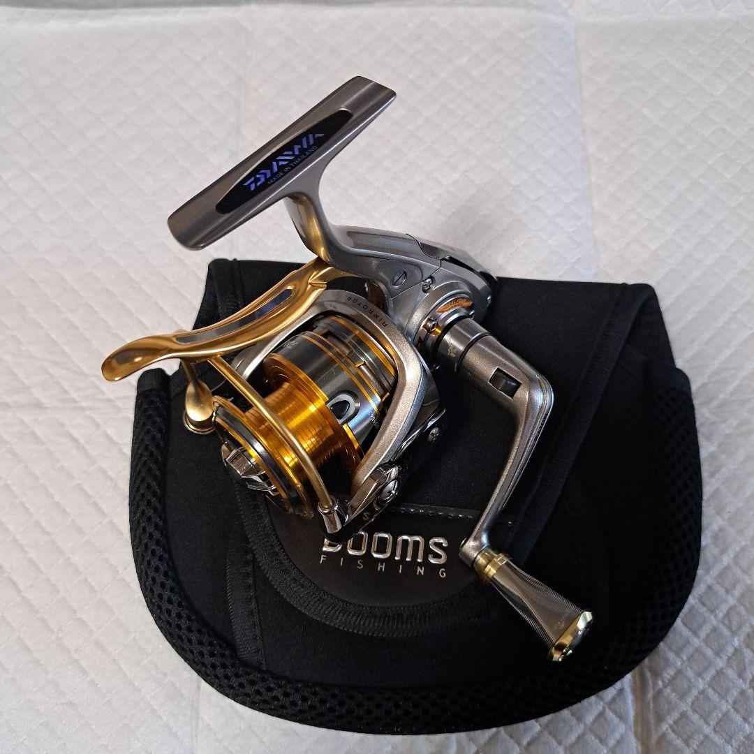 中古美品ダイワ　プレイソ3000HLBD スピニングリール シルバー/ゴールド