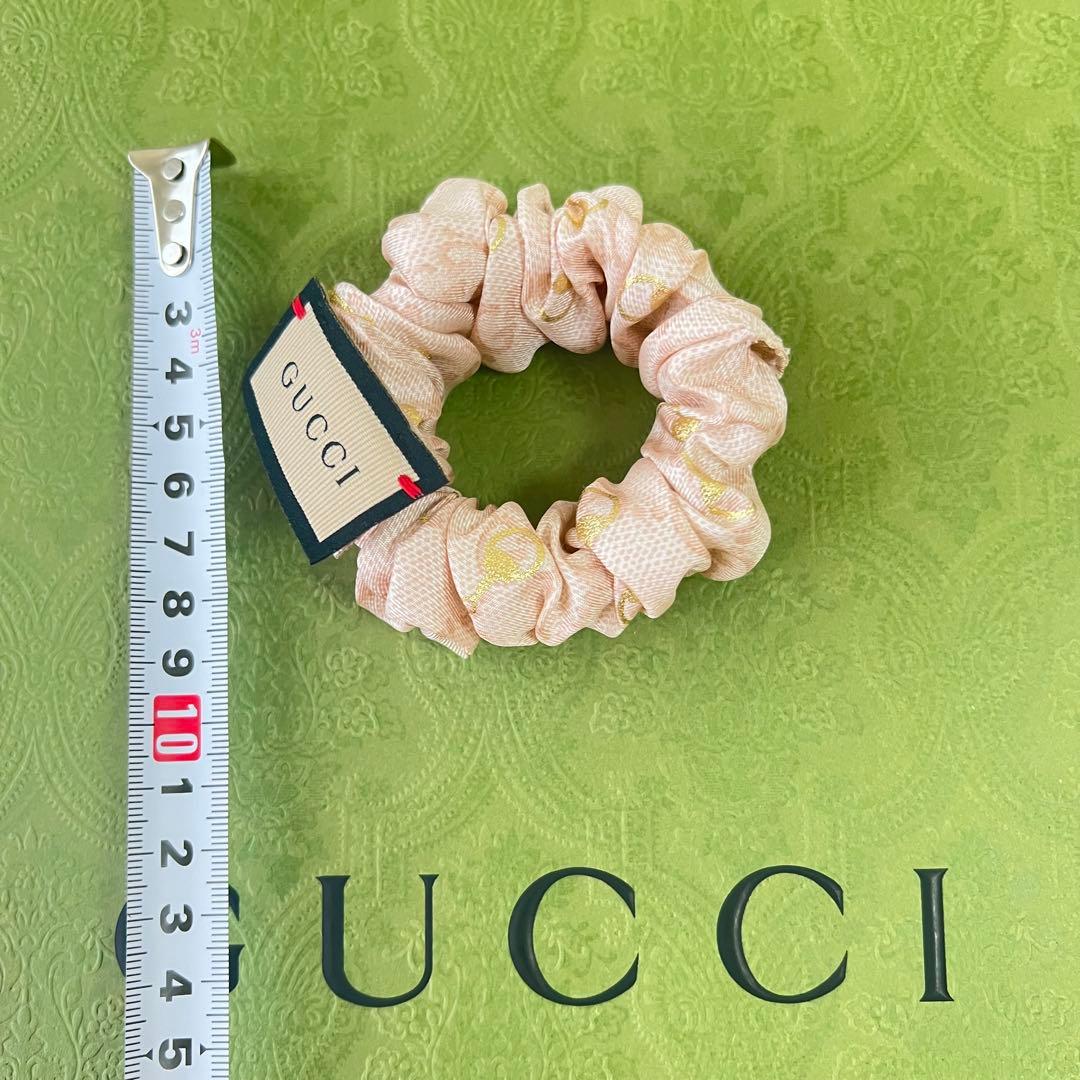 GUCCI 新品未使用　ピンク×ゴールド シュシュ GGロゴ総柄 ヘアアクセ