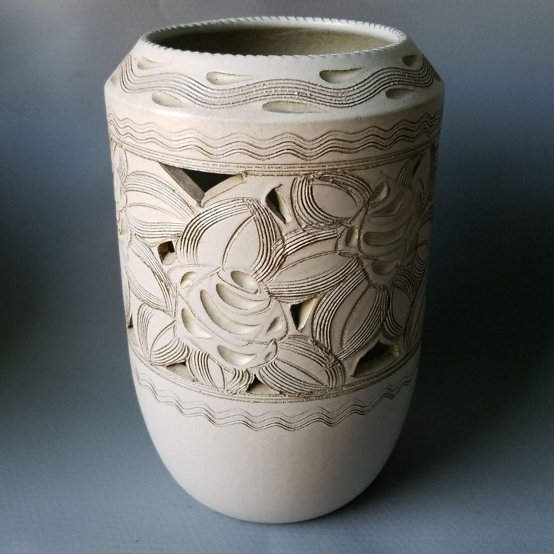 信楽焼傘立て  なつめ型唐草彫 高さ４７cm