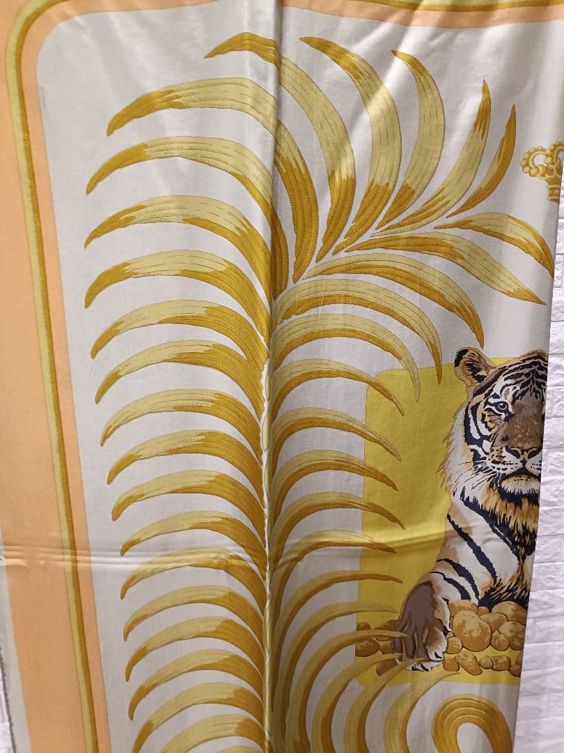 美品希少　エルメス　ディップダイ　王者の風格　 カレジュアン　シルク約140cm