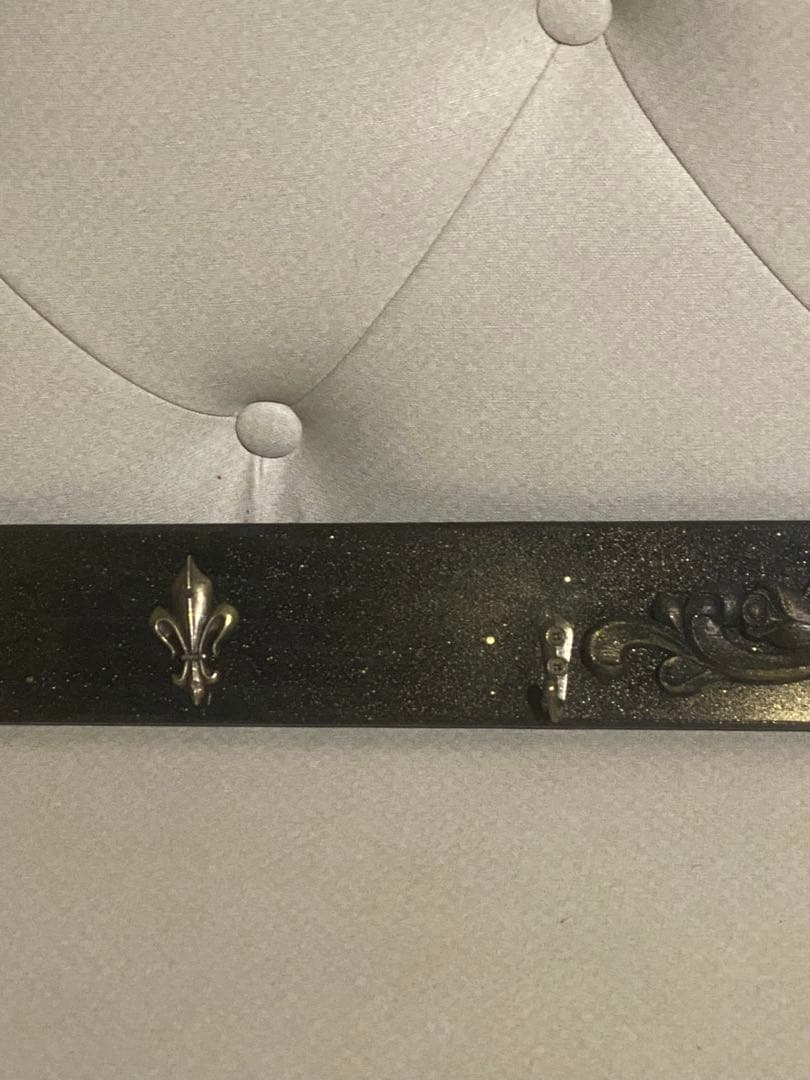 百合紋章♦️ローズ♦️ゴシック♦️壁掛け ４連ハンガーラック♦️小物掛け付♦️未使用♦️桐材