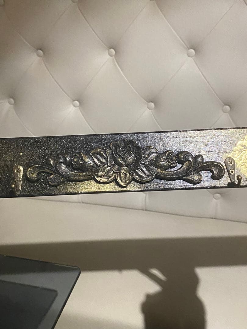 百合紋章♦️ローズ♦️ゴシック♦️壁掛け ４連ハンガーラック♦️小物掛け付♦️未使用♦️桐材