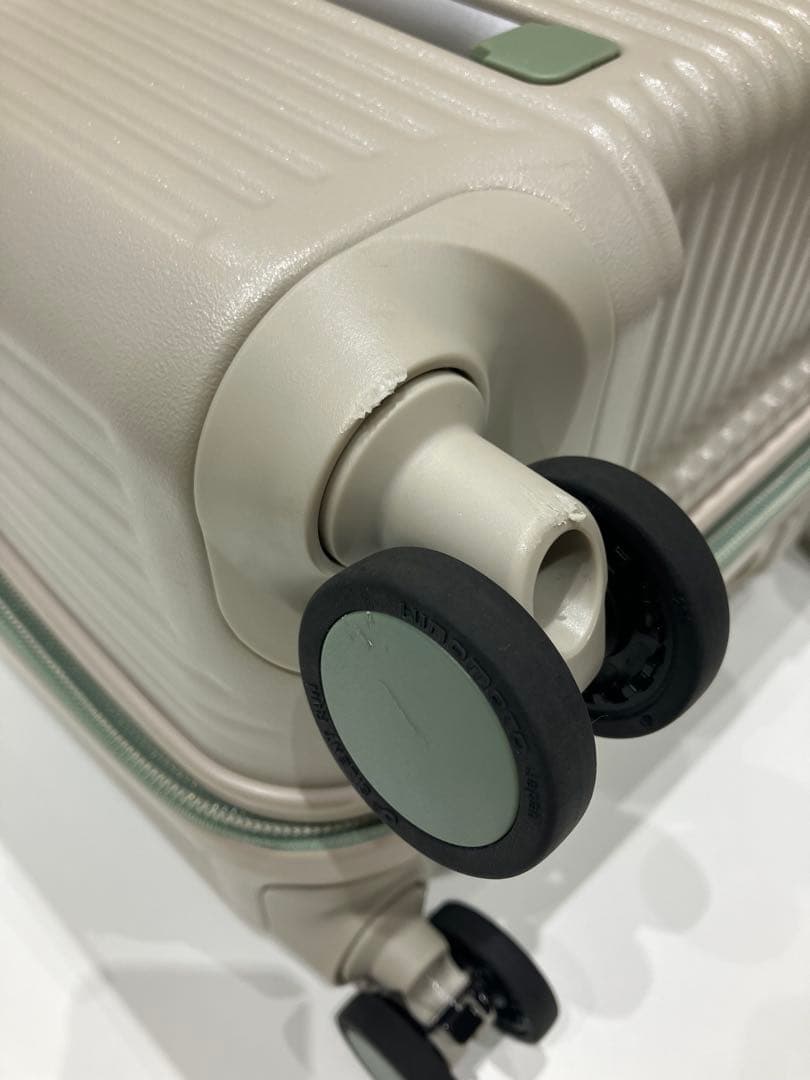 めぐめぐ　イノベーター　55L サンドベージュ　スーツケース