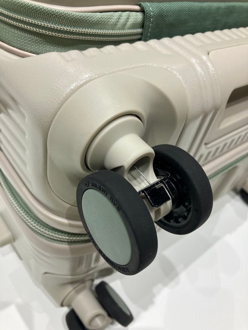 めぐめぐ　イノベーター　55L サンドベージュ　スーツケース