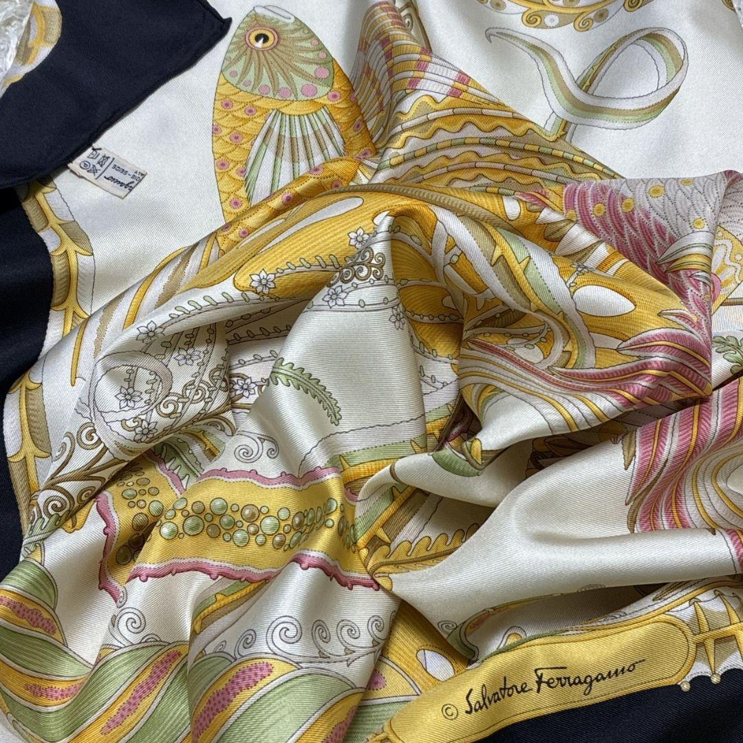 【極美品】フェラガモ シルク イタリア製 熱帯魚 大判スカーフ ストール