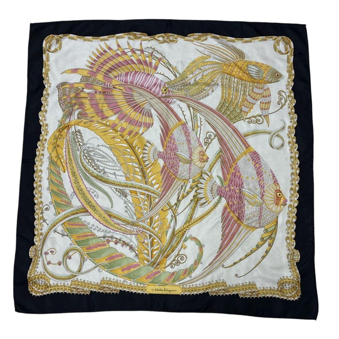 【極美品】フェラガモ シルク イタリア製 熱帯魚 大判スカーフ ストール