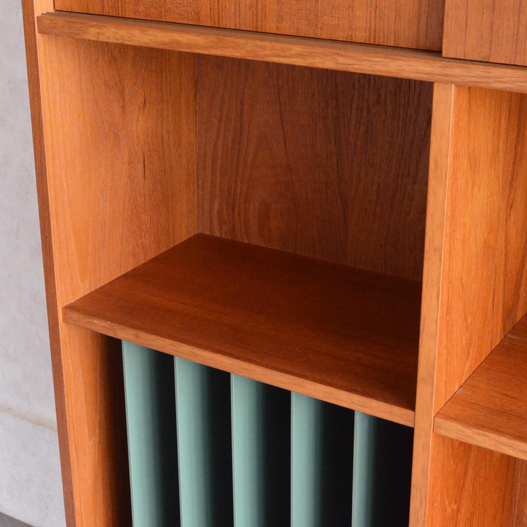 デンマーク 北欧ヴィンテージ チーク ディスプレイシェルフ 北欧家具 3段扉付き