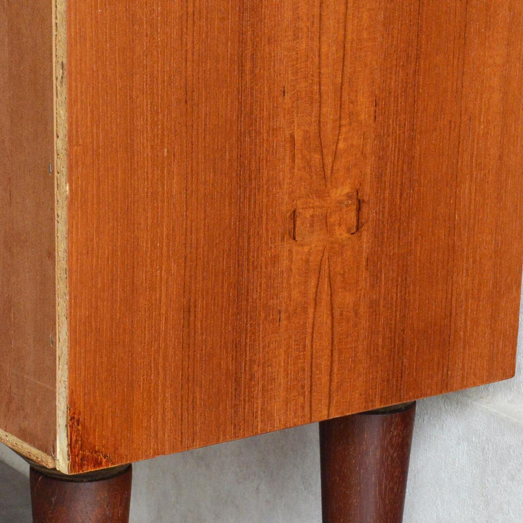 デンマーク 北欧ヴィンテージ チーク ディスプレイシェルフ 北欧家具 3段扉付き