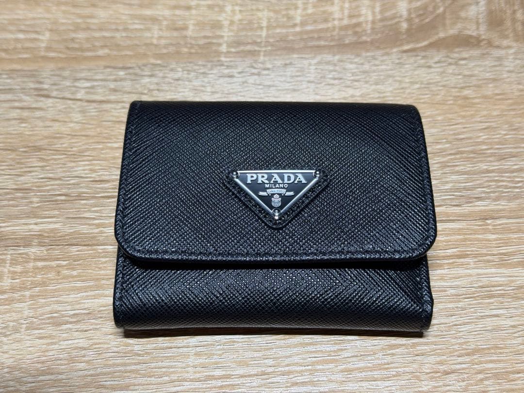 【美品】PRADA サフィアーノ　トライアングル　三つ折り　財布