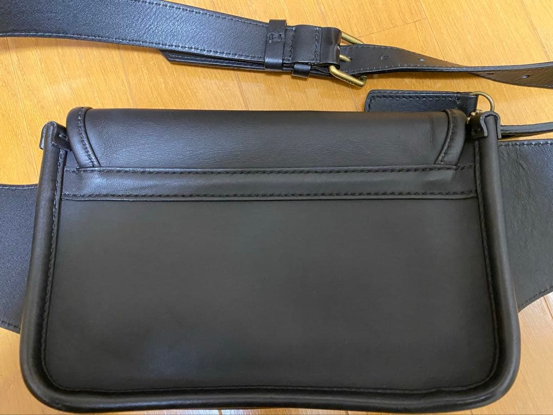 COACH レガシー レザーボディバッグ　美品