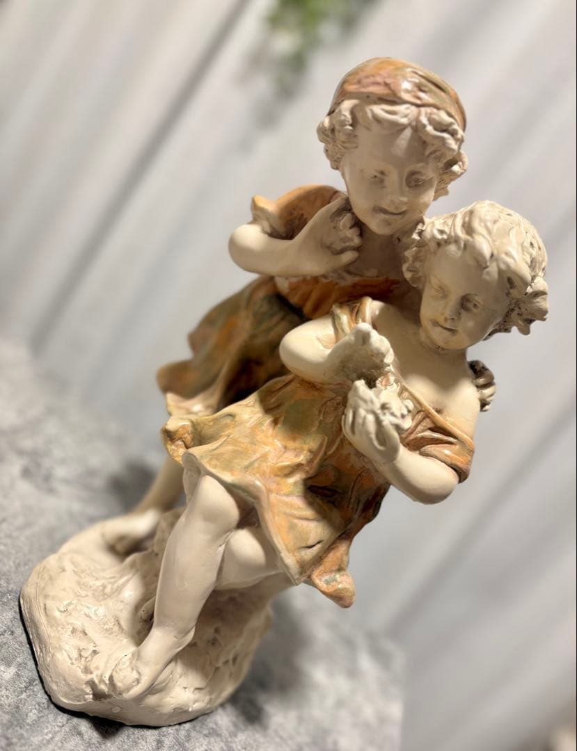 イタリア製　クラシカルな少女の像 陶器置物　存在感ある高さ34㎝