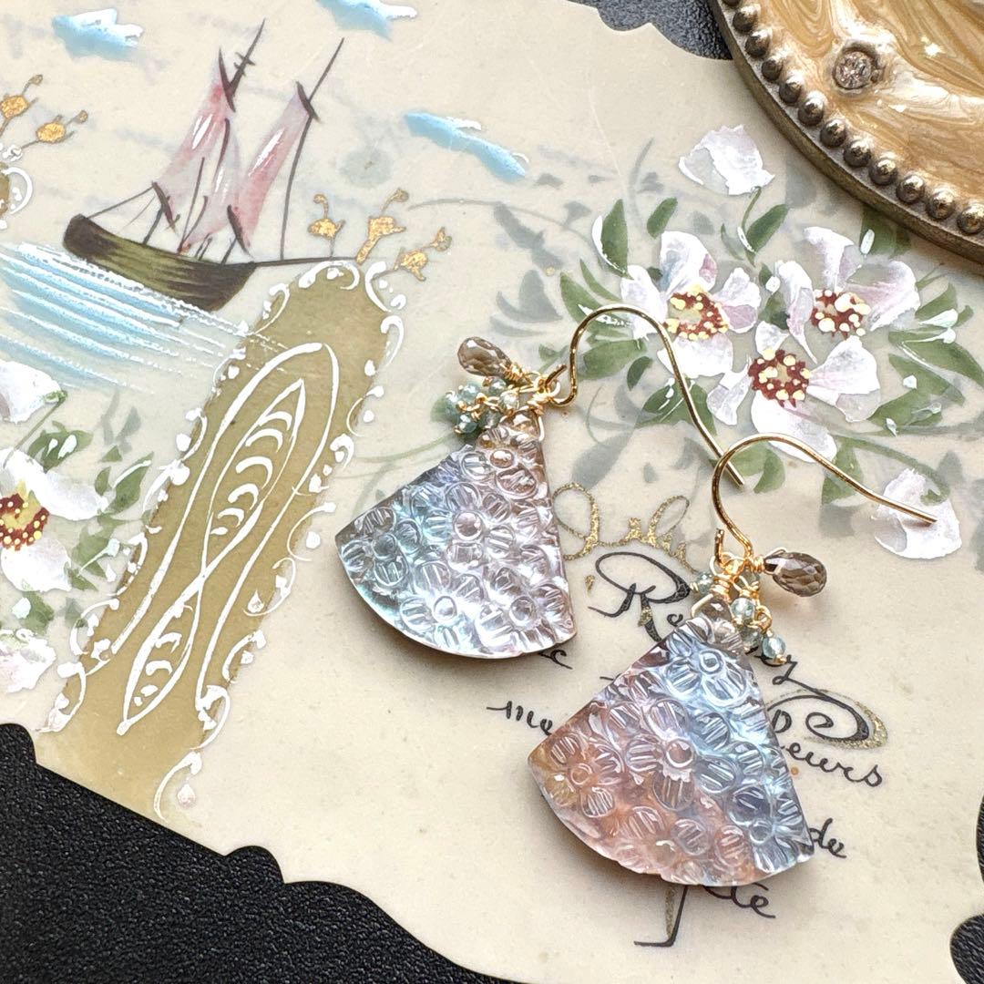 《1点限定》タイガーアイファンシェイプ小花カービング＊ピアスorイヤリング