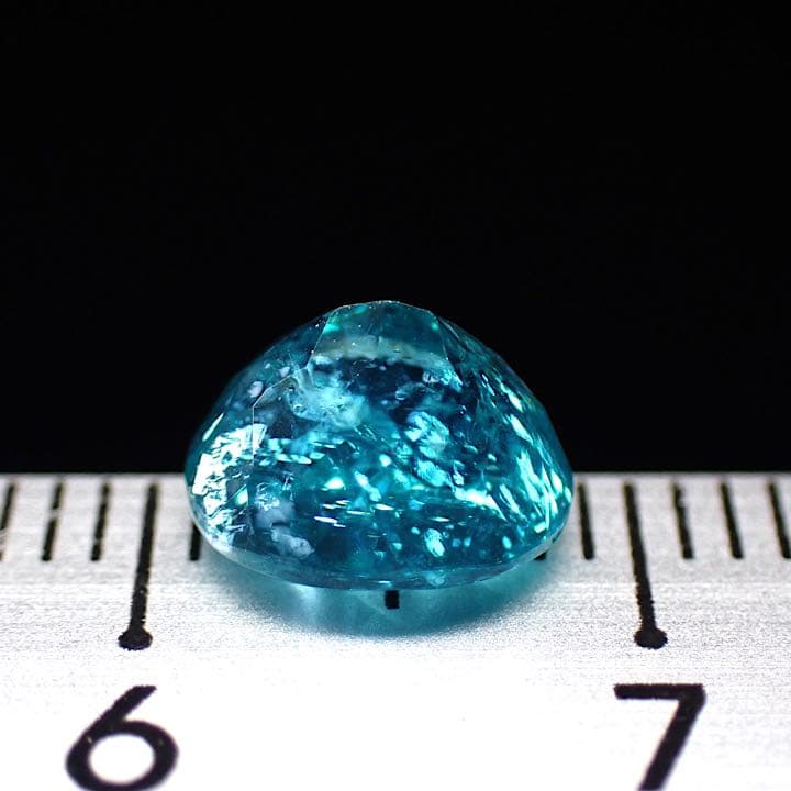 【ブラジル産】ネオンブルーアパタイト