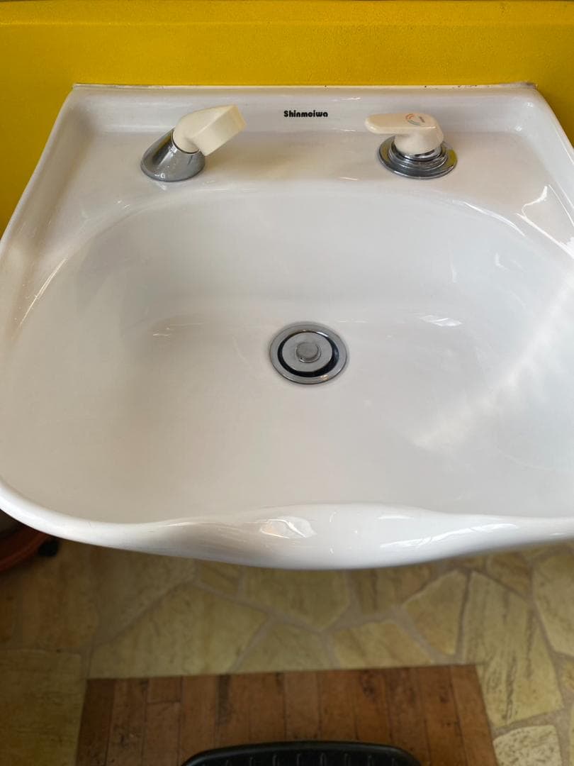 新明和シャンプー台