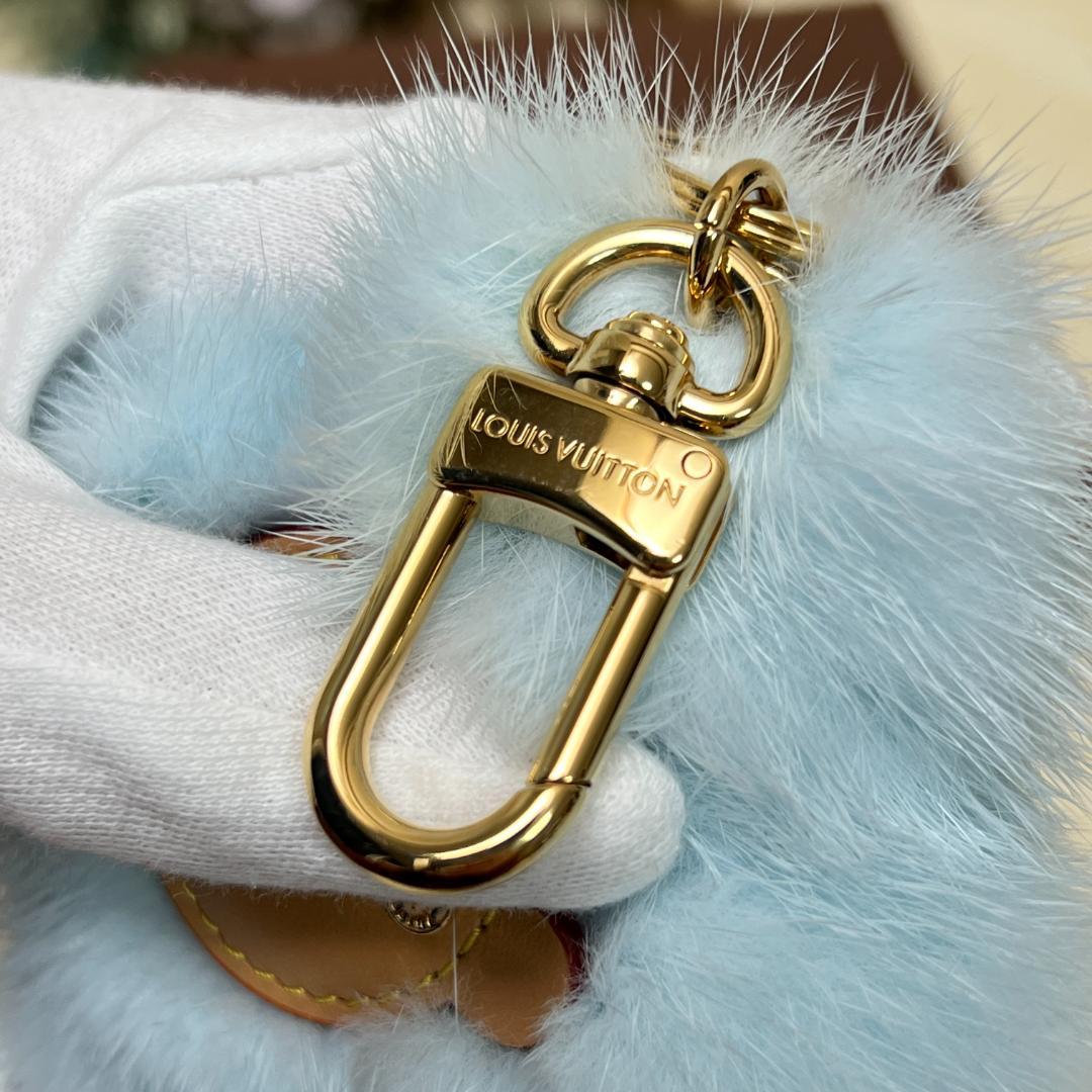 ルイヴィトン ヴィヴィエンヌ ファー 水色 スキー キーホルダー キーリング