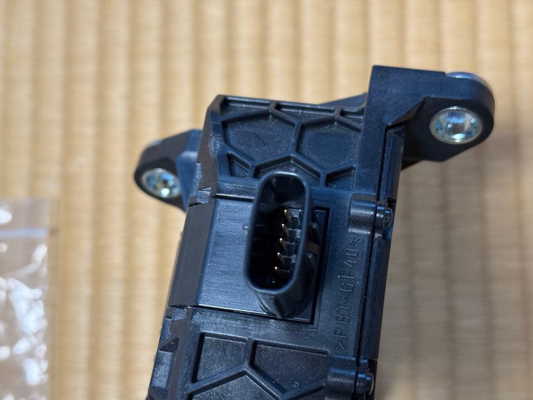 トヨタプリウス 50後期　純正アルミペダル