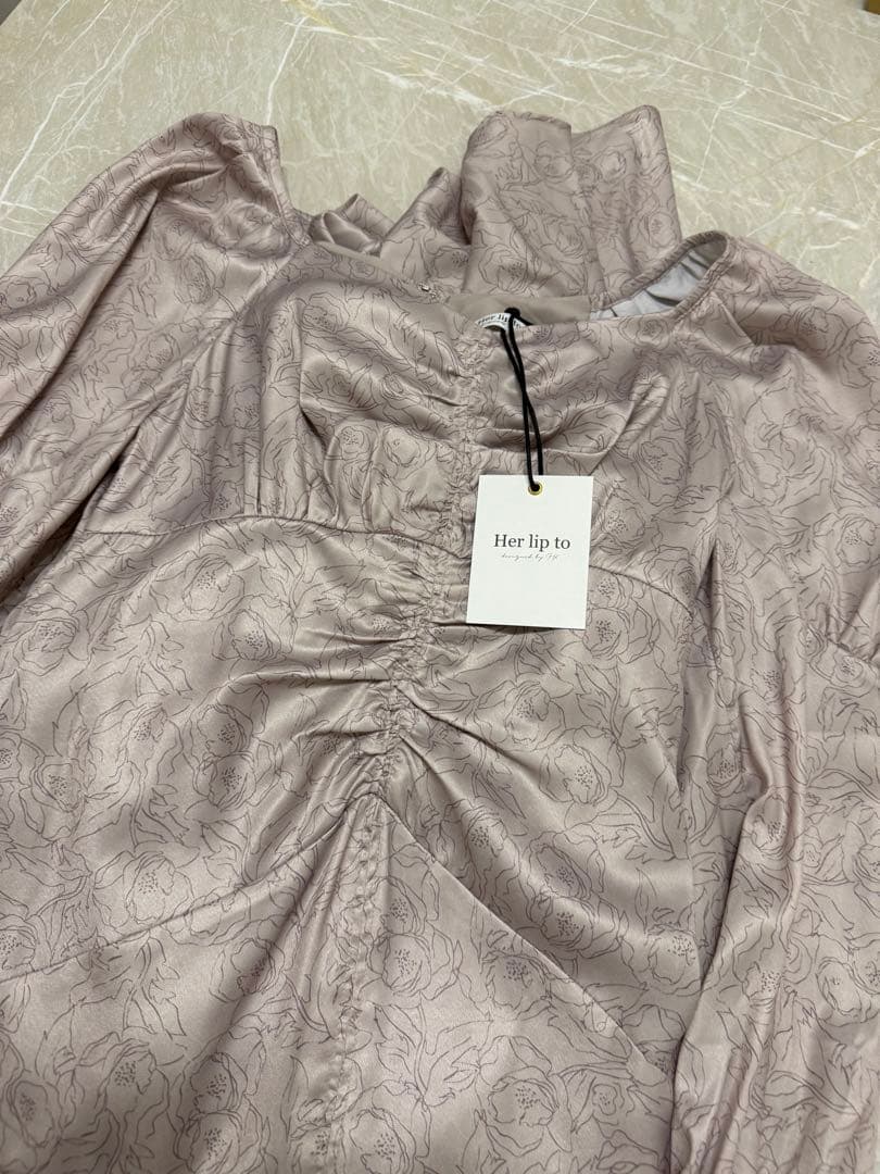 新品タグ付き☆Herlipto Rosa Ruched Satin Dress