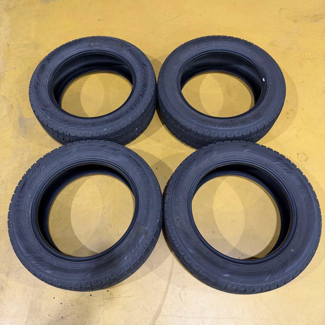 215/60R17 スタッドレスタイヤ　２０２２年製造