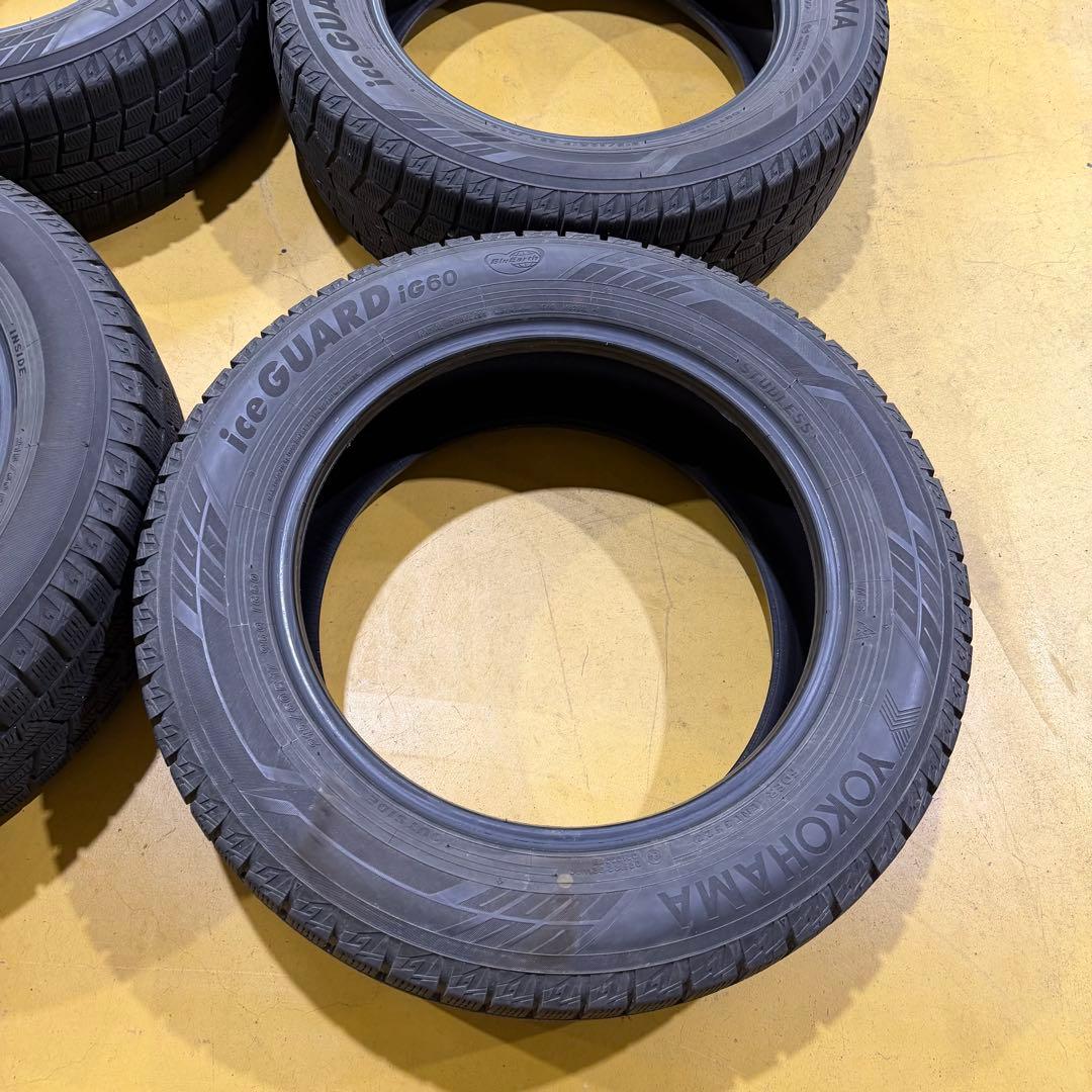 215/60R17 スタッドレスタイヤ　２０２２年製造