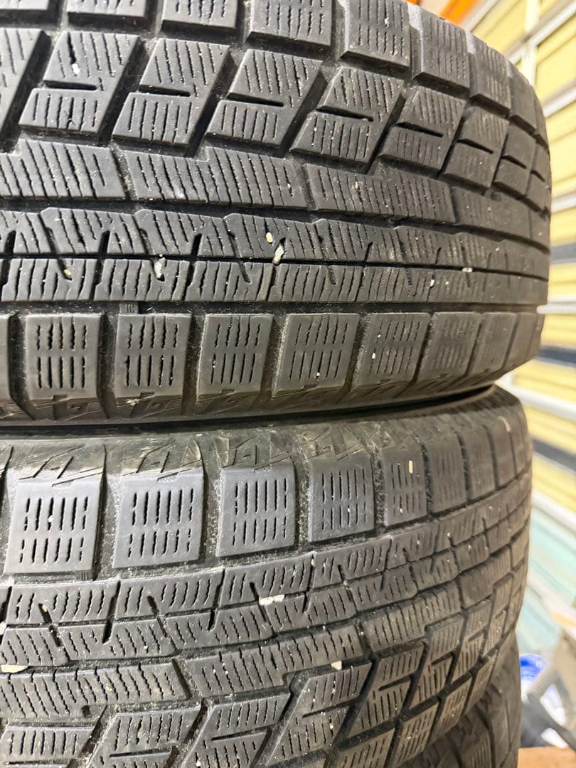 215/60R17 スタッドレスタイヤ　２０２２年製造