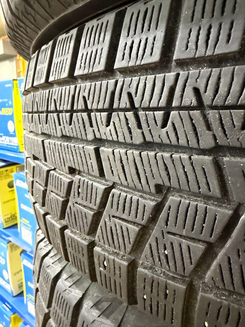 215/60R17 スタッドレスタイヤ　２０２２年製造