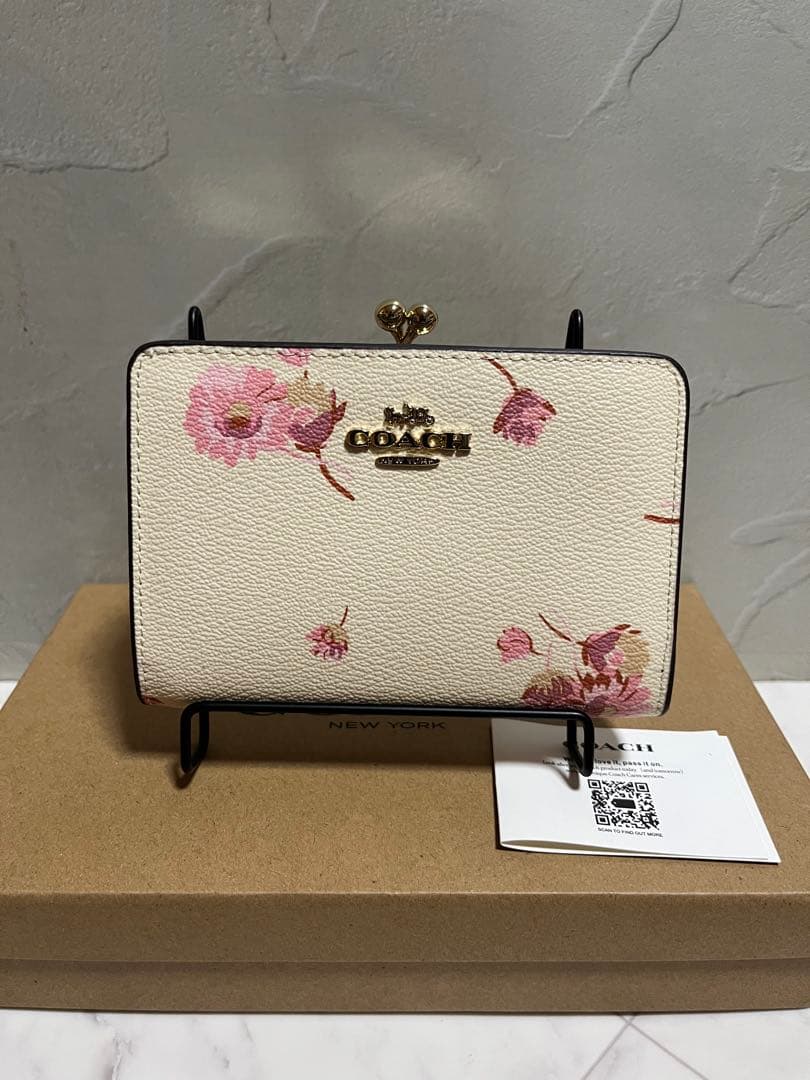 ✨️新品未使用✨️新品未使用COACH 花柄 二つ折り財布 ホワイト