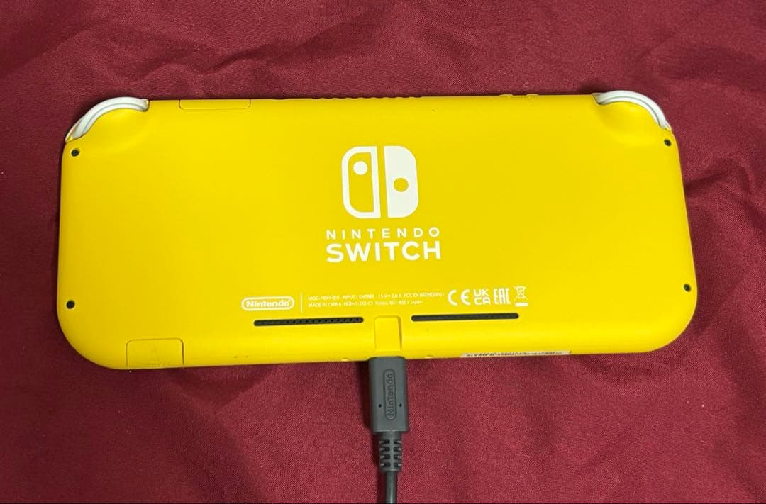 Nintendo Switch Lite イエロー 箱付き　本体