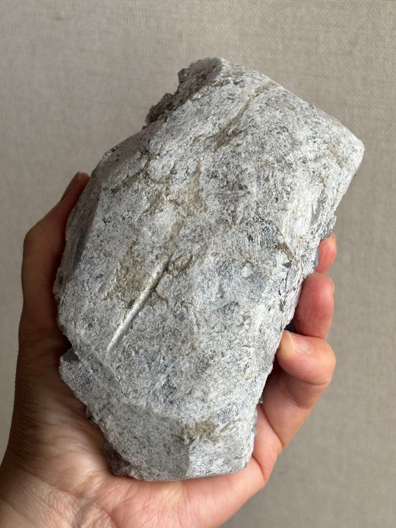 高品質　セレスタイト　原石　1353g 宝石質　ガラス質　感動するレベル