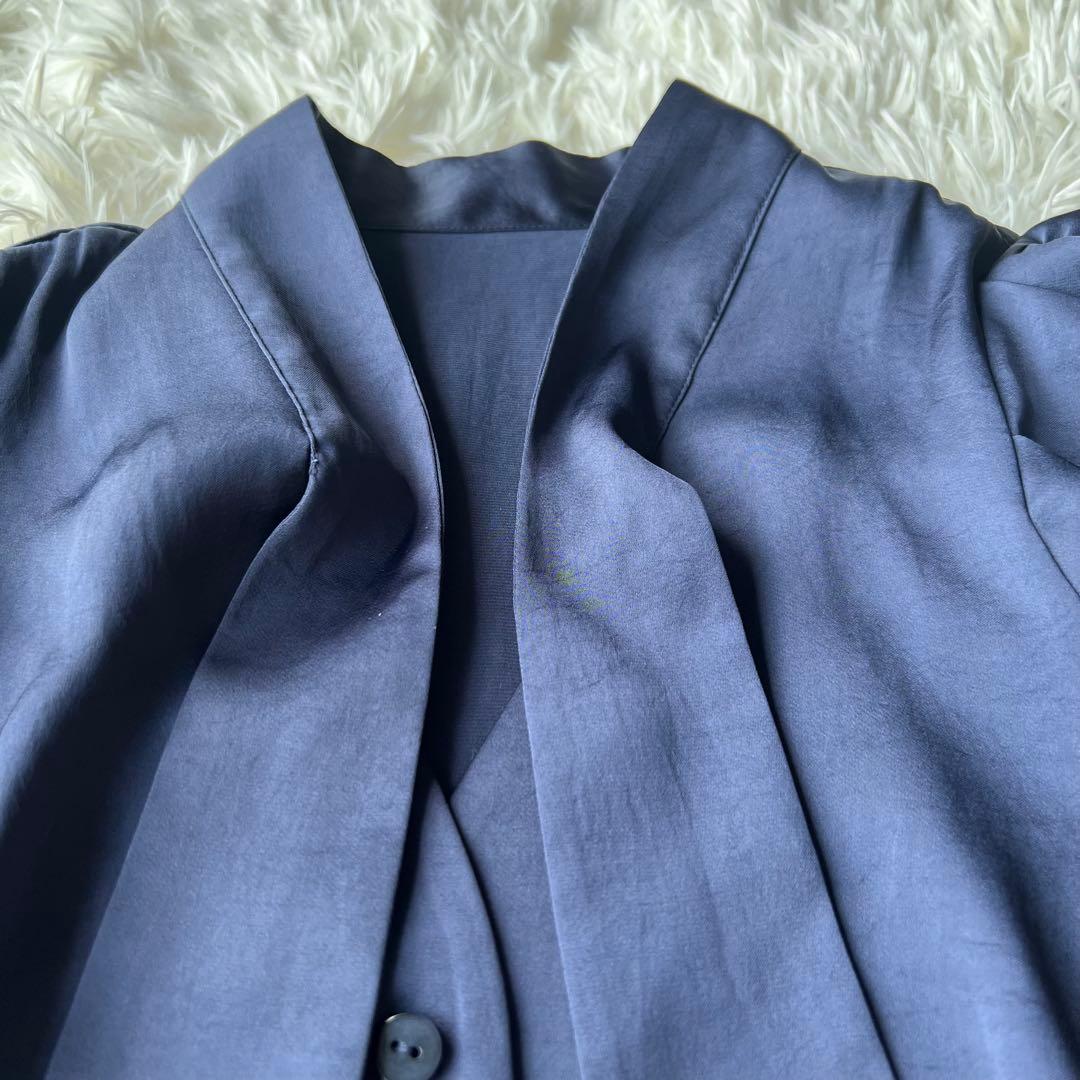 CADUNE カデュネ　神崎恵さんコラボ　サテンボウタイブラウス　ネイビー