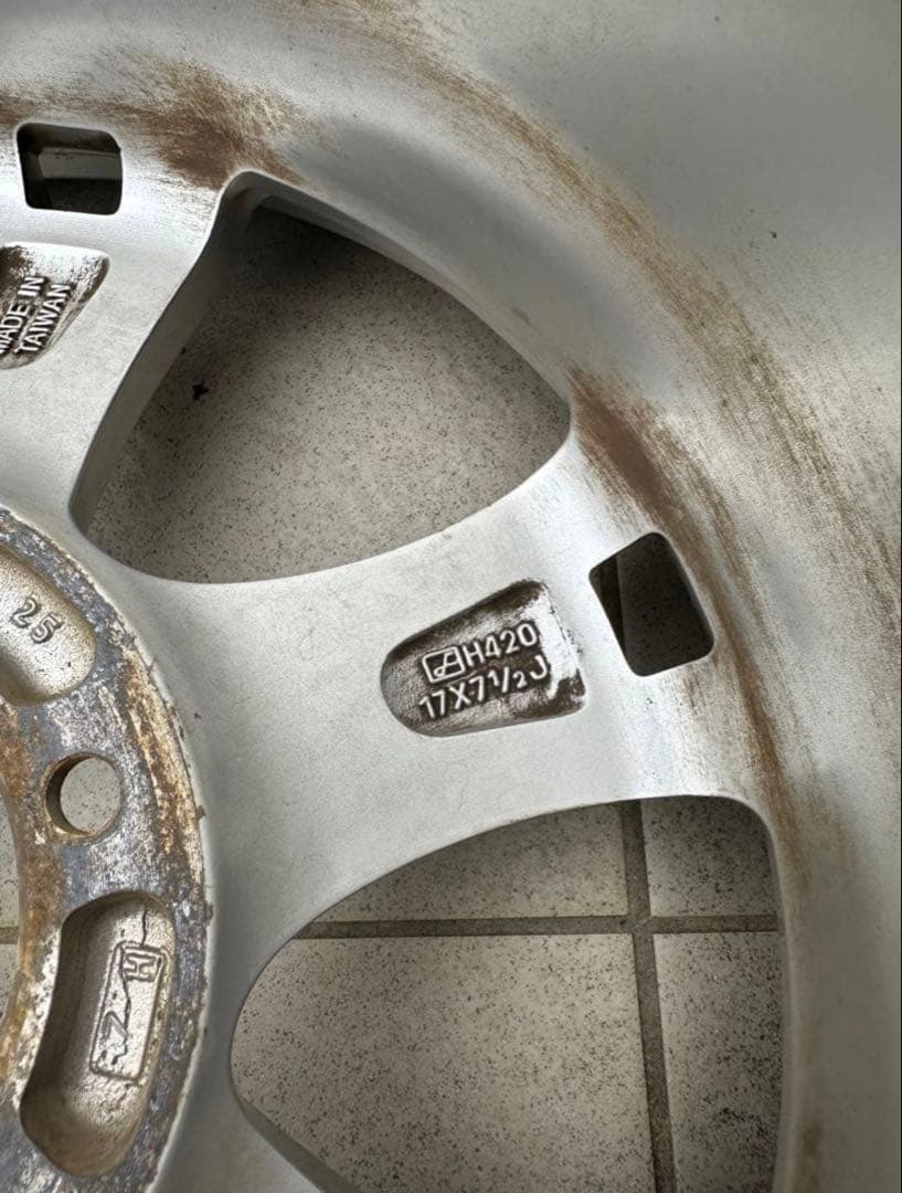 ランドクルーザー150用スタッドレスタイヤ 17インチ