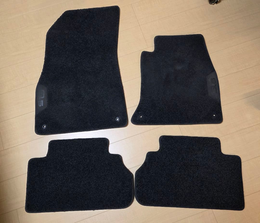 【美品】アウディ Q5 (FY) 純正フロアマット