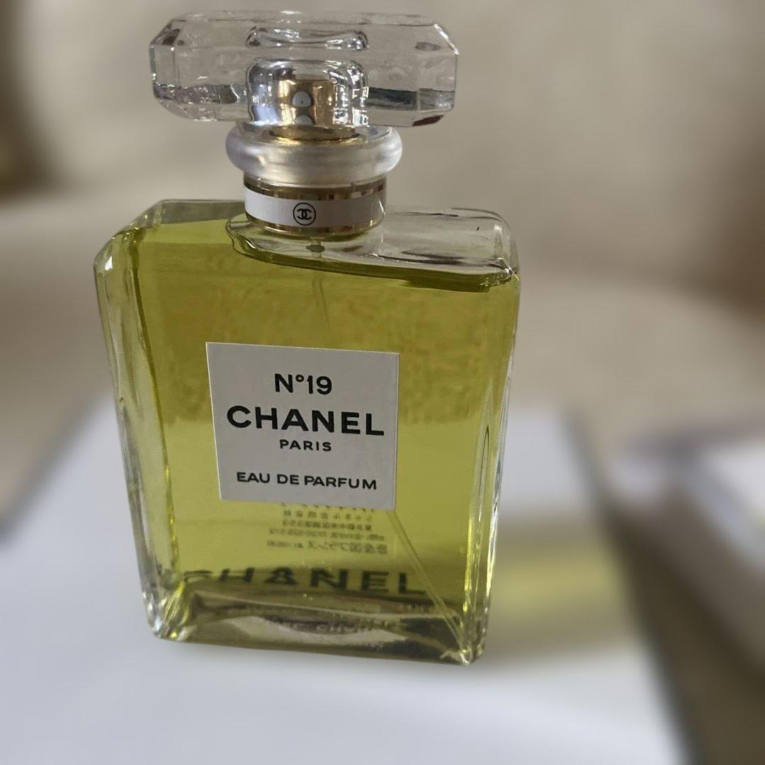 CHANEL N°19 オードゥパルファム100ml ヴァポリザター　香水