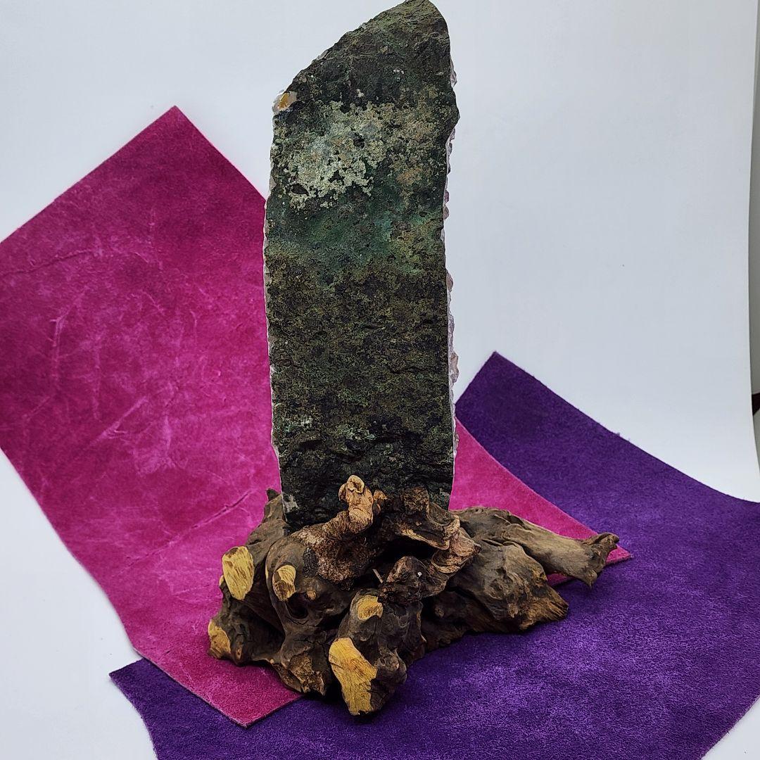 希少カコクセナイト入りアメジストクラスター 天然石置物 木製専用スタンド付き