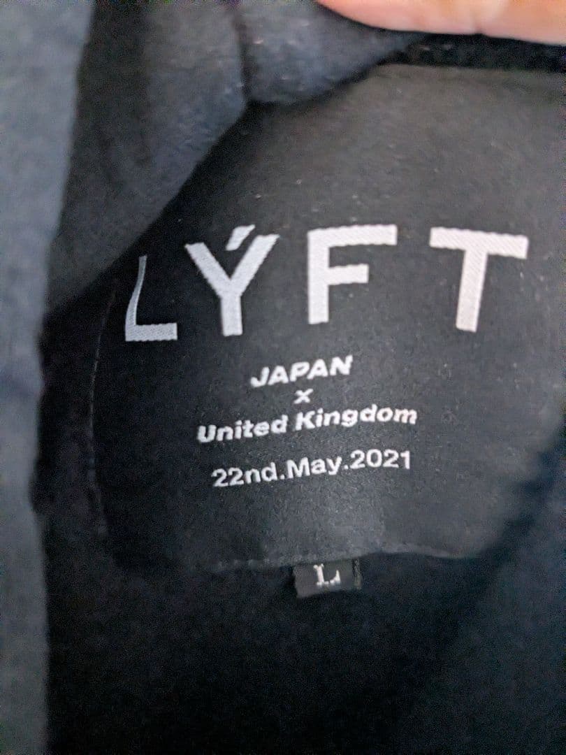 【USED】LYFTパーカー　Memorial Flag Hoodie　L