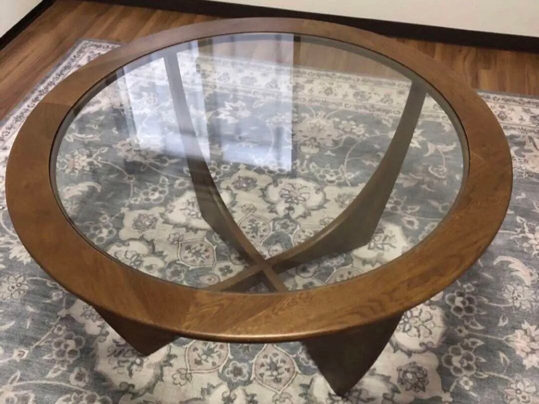 円形ガラス天板のセンターテーブル