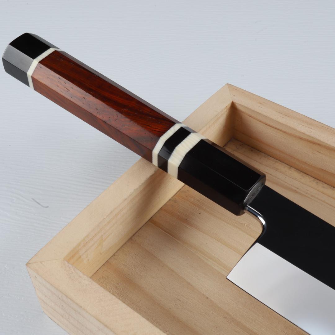 7487梵静刃物9寸勘所牛刀 片刃 ウルトラ鏡面仕上げ 黄檀黒水牛白三本巻八角柄