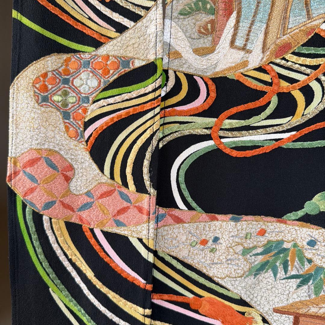 華やかな刺繍の黒いのれん、着物素材、ゴージャスな暖簾のれん！