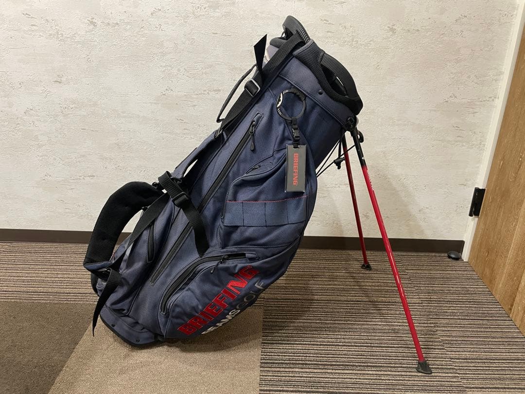 ブリーフィング　ゴルフキャディバッグ、ヘッドカバー付き