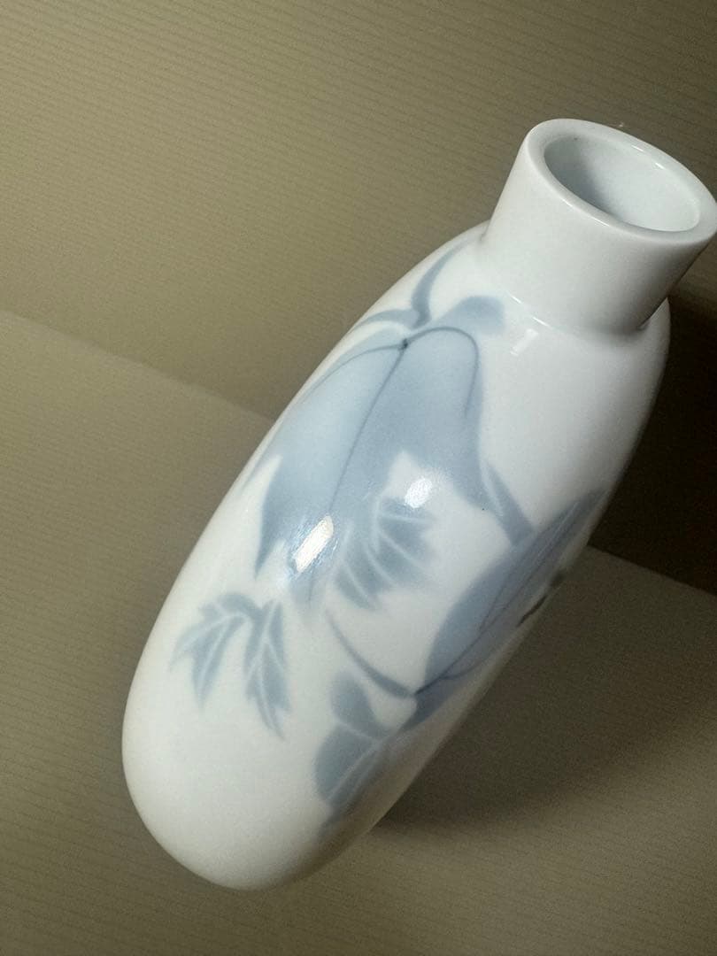 2117 深川製磁　淡釉光彩　薄墨白牡丹　花瓶