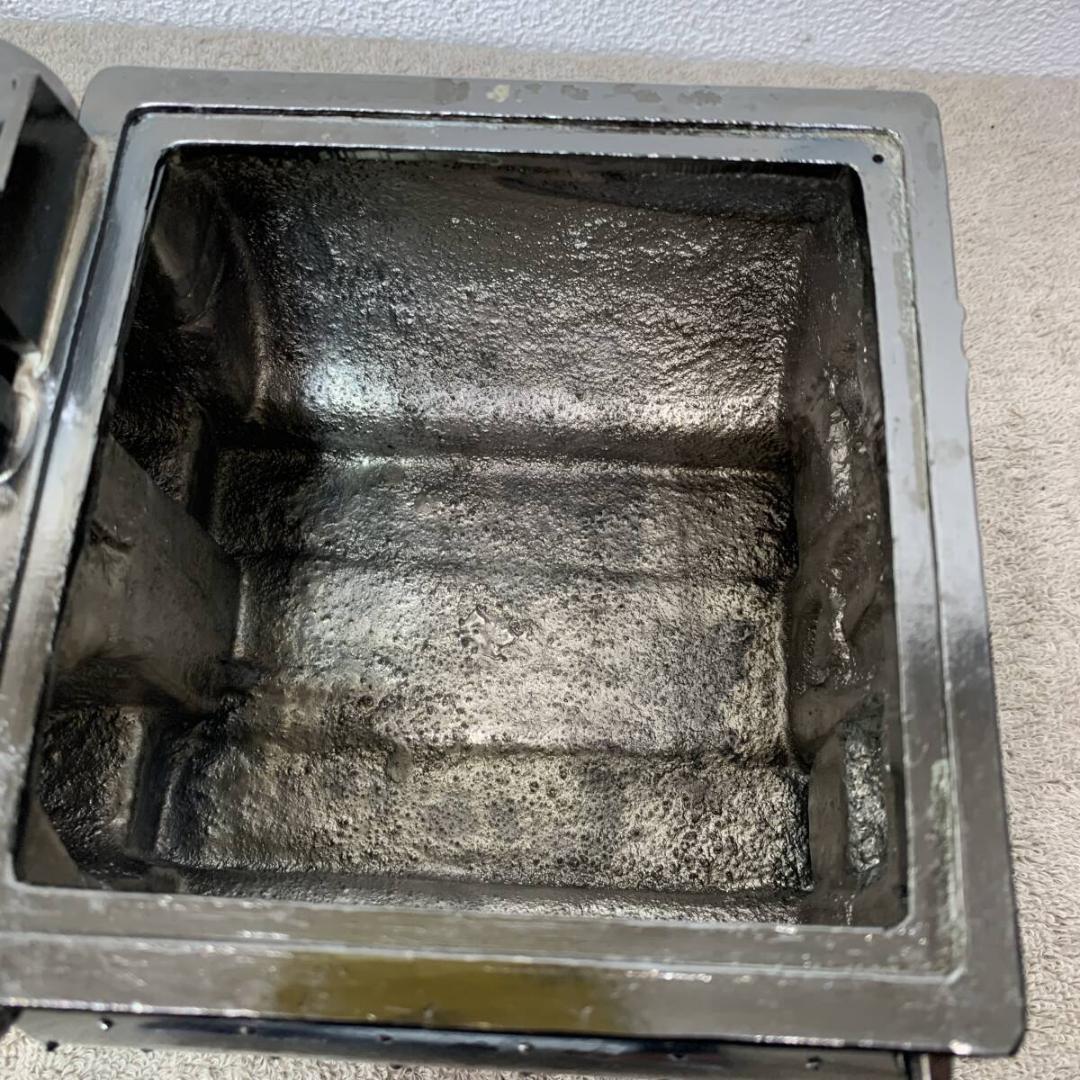 KYC-BHS 灰皿　小型　卓上　1000台達成記念品　ライター付きXZ3919