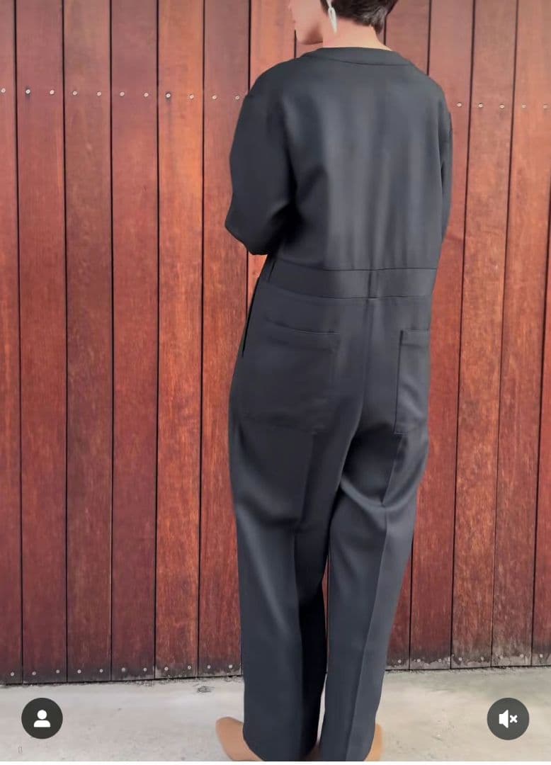 コンテ　辺見えみり　Vネック オールインワン　ブラック