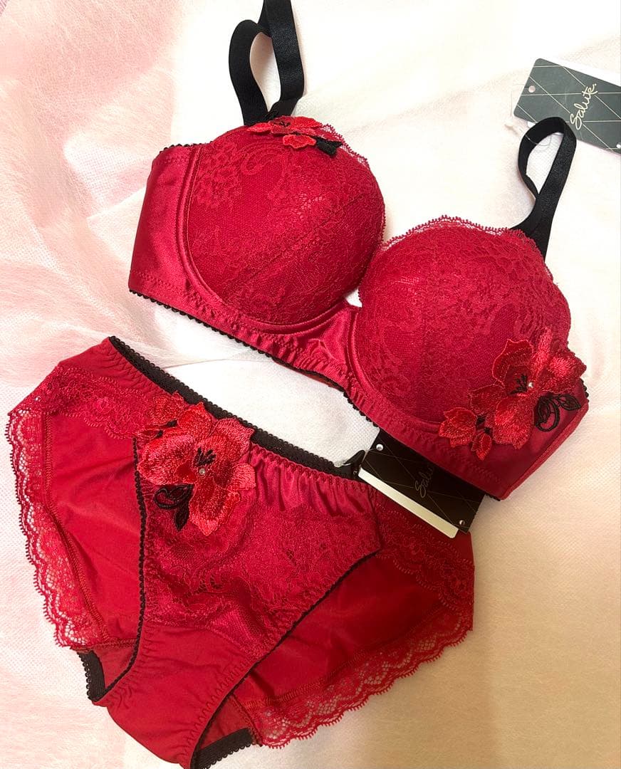 WACOALサルート75女優ブラＤ65＆ショーツＭ