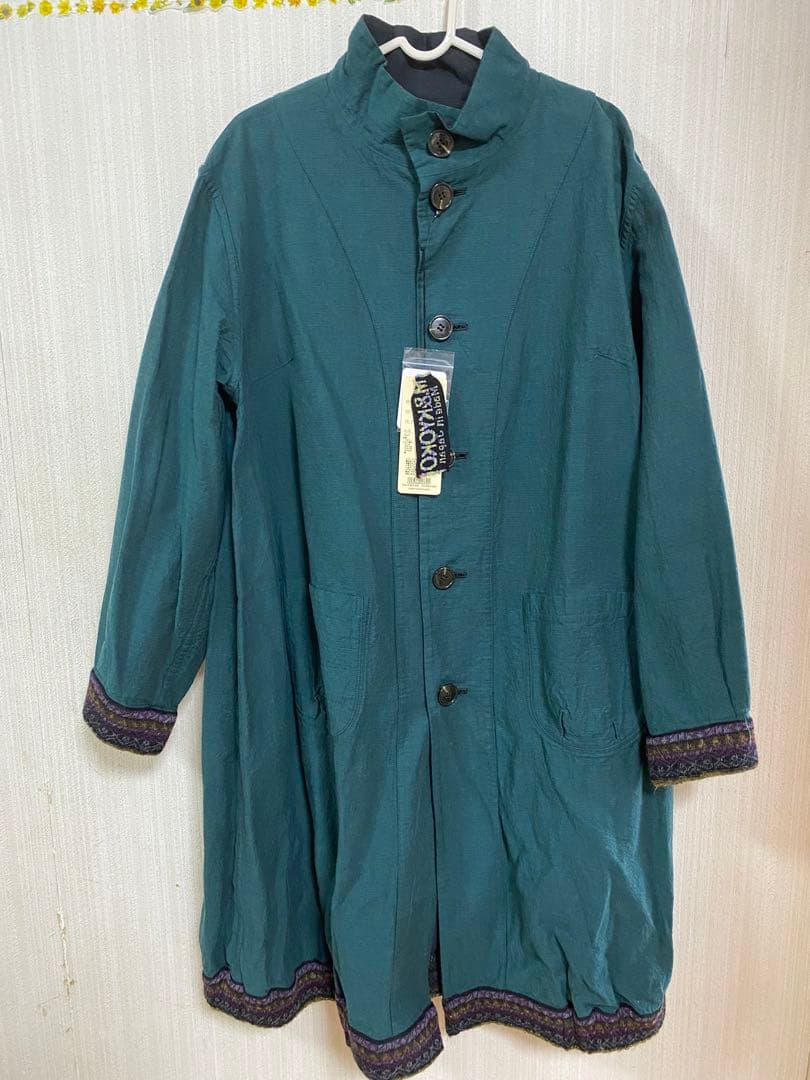 【新品・未使用、タグ付き】エムアンドキョウコのリバーシブルコート　緑　黒