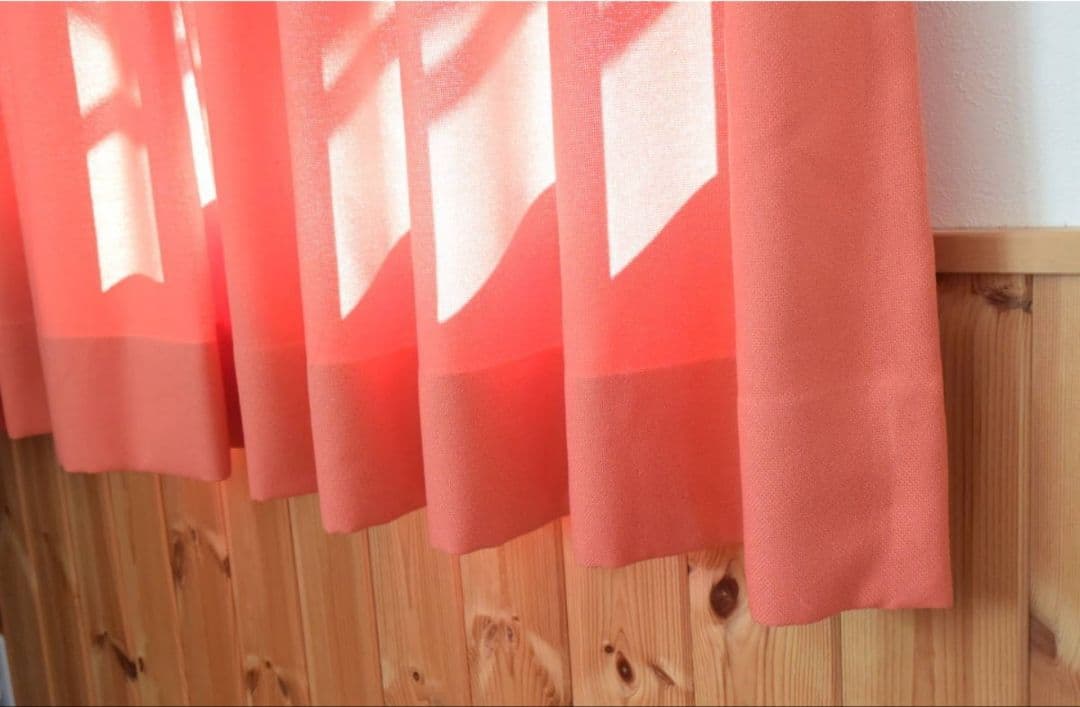 スウェーデンハウス 専用カーテン 三重窓用 ３枚ヒダ１枚になります 2セットあり